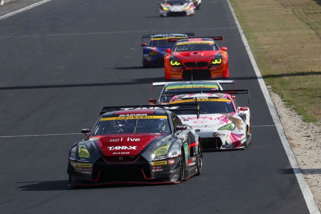 GAINER TANAX GT-Rとバトルを繰り広げるHOPPY 86 MC