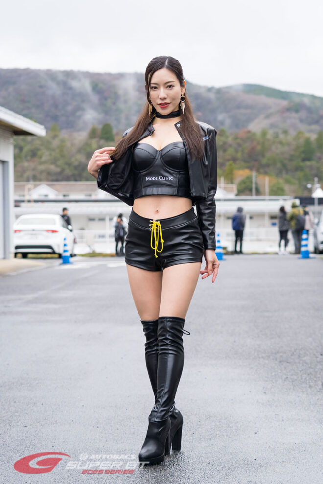 星野奏 モッズレーシングガールズ 2025年/スーパーGTの写真①