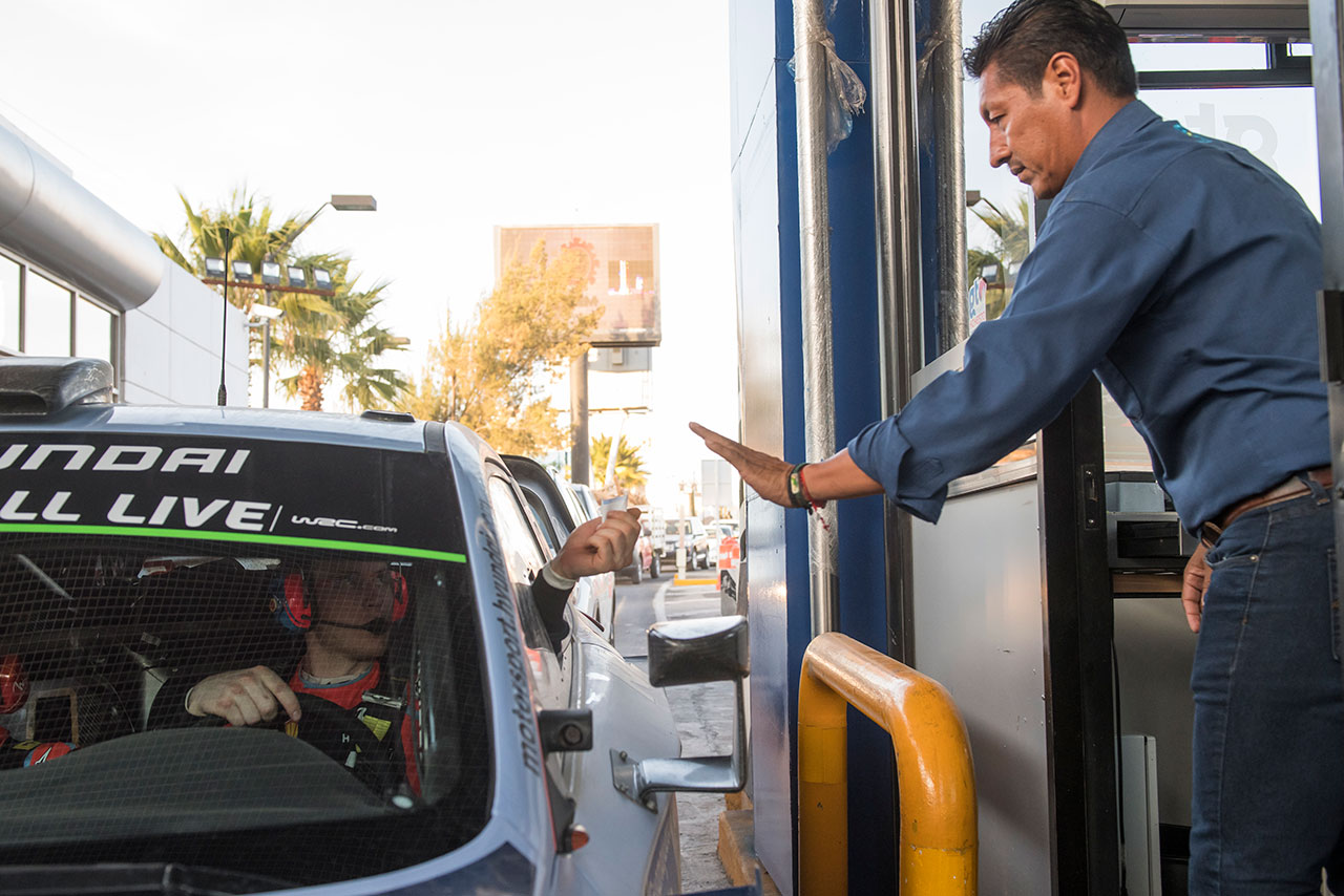 ティエリー・ヌービル（ヒュンダイi20クーペWRC）