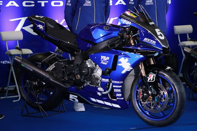 20周年記念カラーリングのヤマハYZF-R1　野左根航汰機