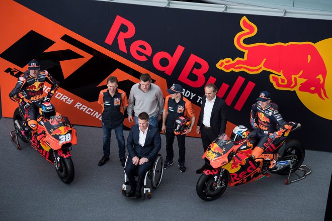 KTMの参戦体制発表会は空港併設の展示施設“ハンガー7”で行われた