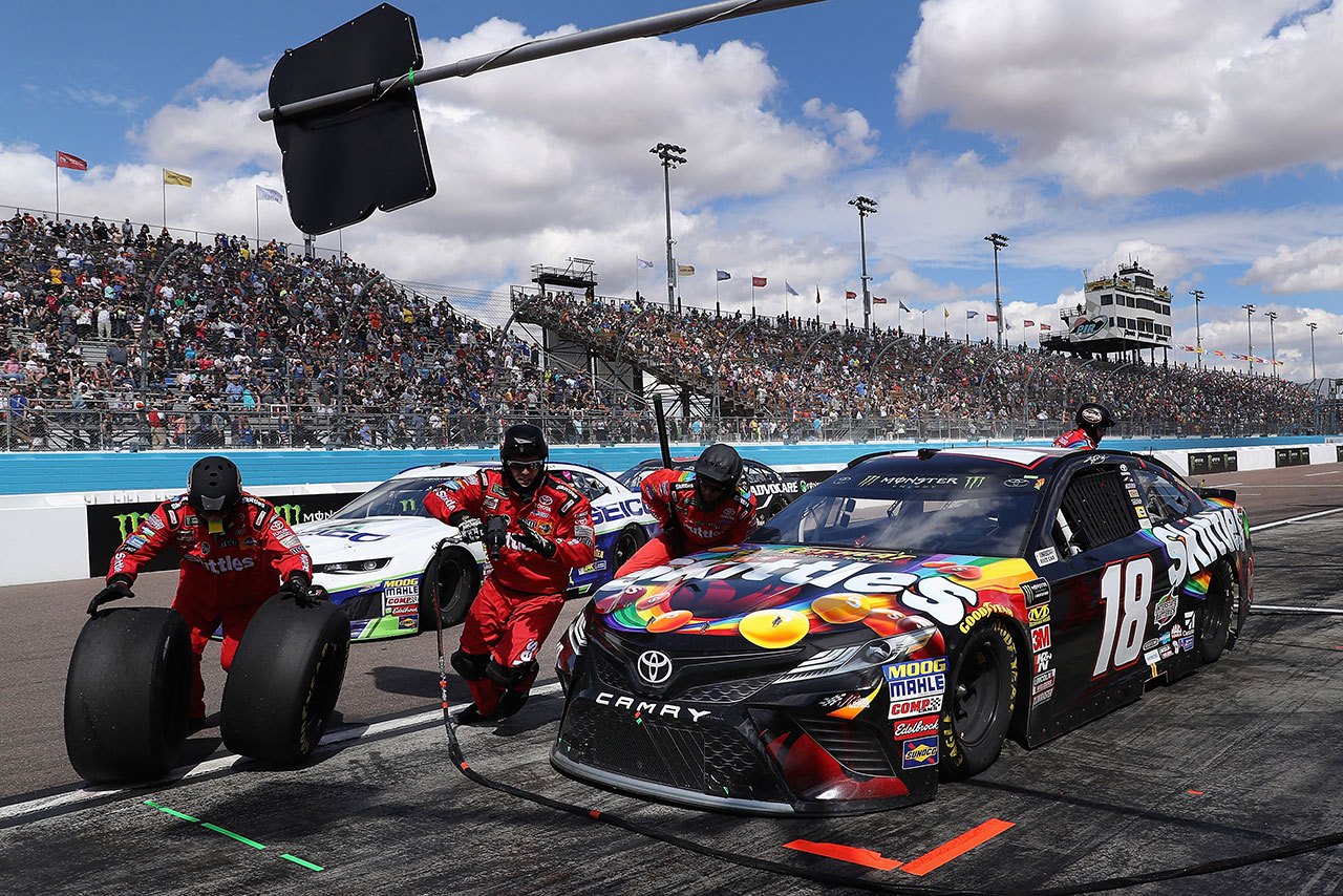 ピット作業の不運に苦しめられたカイル・ブッシュ（トヨタ・カムリ）