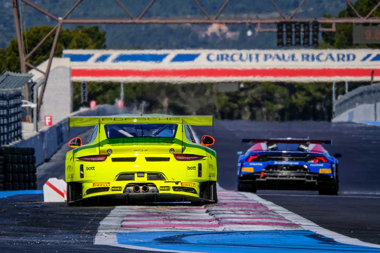 マンタイ・レーシングのポルシェ911 GT3 R