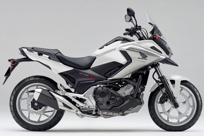 NC750X（パールグレアホワイト）