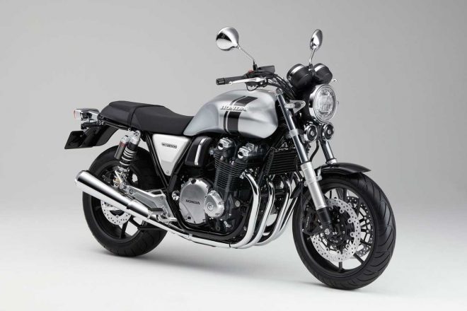 CB1100 RS（デジタルシルバーメタリック）