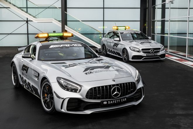 2018年F1セーフティカーとなるメルセデスAMG GT Rとメディカルカーの 