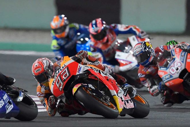 最終ラップの最終コーナー、マルケスはドビジオーゾのインに飛び込んだ