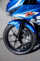 タイヤは硬めな感触で転がりは軽い