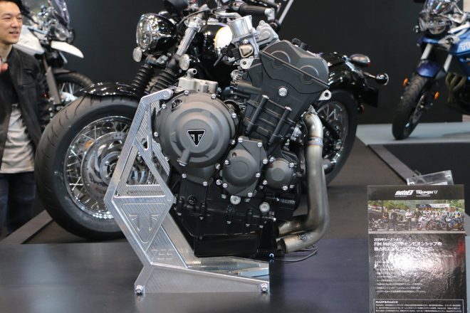 トライアンフブースにある2019年Moto2用エンジン