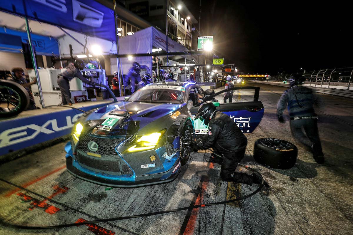 3回に渡ってボンネットが浮き上がってしまうトラブルに見舞われた14号車レクサス