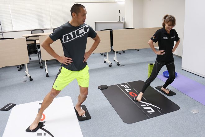 青木宣篤と一緒にトレーニングを行う水瀬きい