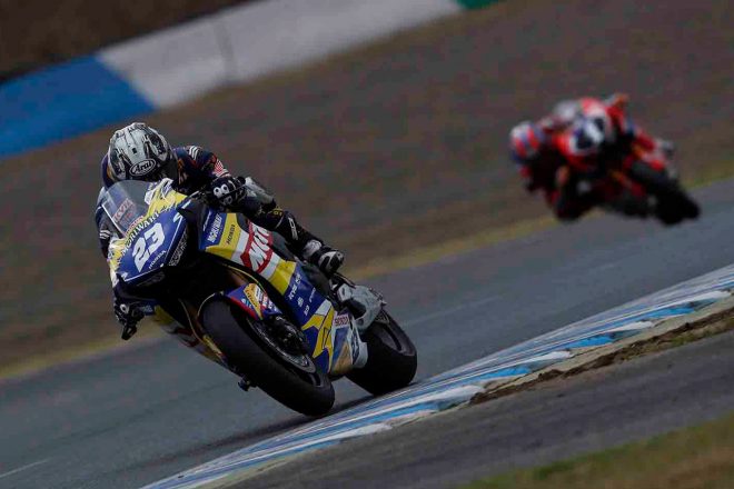 終盤、高橋はファステストラップを記録して2番手の清成を追った