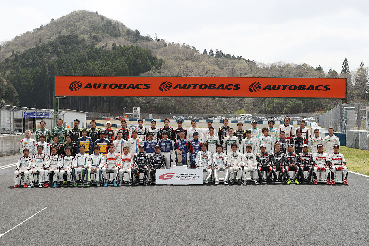 岡山国際サーキットで行われた公式撮影の様子