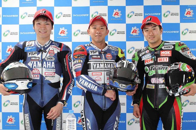 開幕2連勝を飾った中須賀（中央）。チャンピオン奪還に向け好発進だ