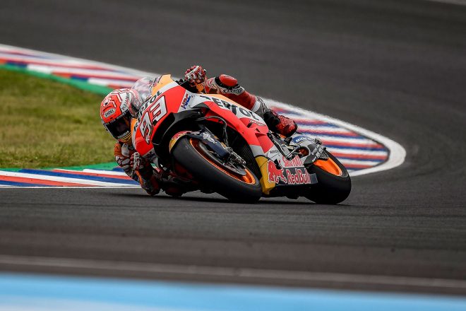 ところどころにウエットパッチが残る微妙なコースコンディションだった