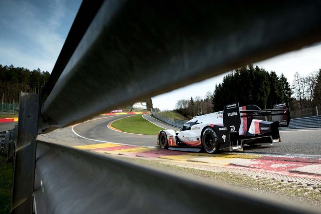 ポルシェ919ハイブリッドEVOではさらなるダウンフォース拡大のためリヤウイング、リヤディフューザーが大型化された。