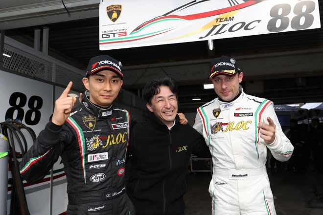 スーパーGT第1戦岡山でGT300クラスポールポジションを獲得したマルコ・マペッリ（右）