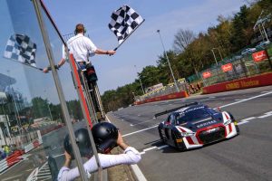 レース2トップチェッカーを受けた66号車アウディR8 LMS。アテンプト・レーシングにとって初優勝となった。