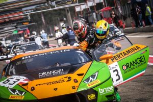 連勝を狙った63号車ランボルギーニだったが、シートベルトのトラブルに泣いた。