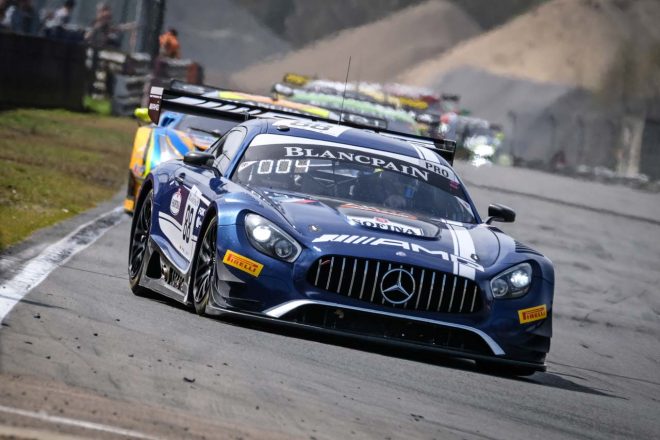 レース2の2位表彰台を獲得したAKKA ASPの88号車メルセデスAMG GT3