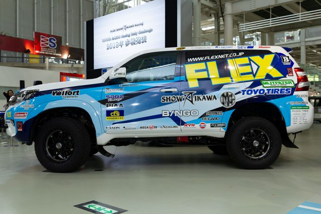 マシンサイドにはFLEXやSHOW AIKAWAのロゴが入れられるマシンサイドにはFLEXやSHOW AIKAWAのロゴが入れられる