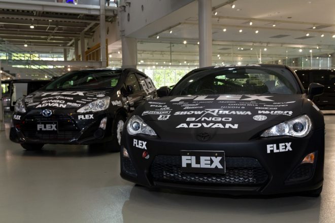 哀川翔がTGRラリーチャレンジでドライブするトヨタ・アクア（左）。右はラリー競技投入に向け製作が進められているトヨタ86だ