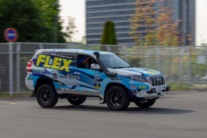 発表会後、哀川翔によるトヨタ・ランドクルーザー・プラドのデモランも行われた