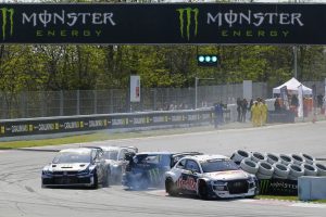 ターン1への進入でエクストロームとソルベルグが交錯。これが失格処分の原因となった