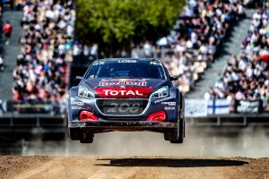 開幕戦を2位表彰台で飾ったセバスチャン・ローブ（プジョー208WRX）