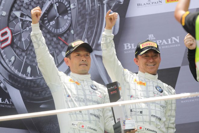 レース2のGT4クラスで2位表彰台を獲得した木下隆之／砂子塾長