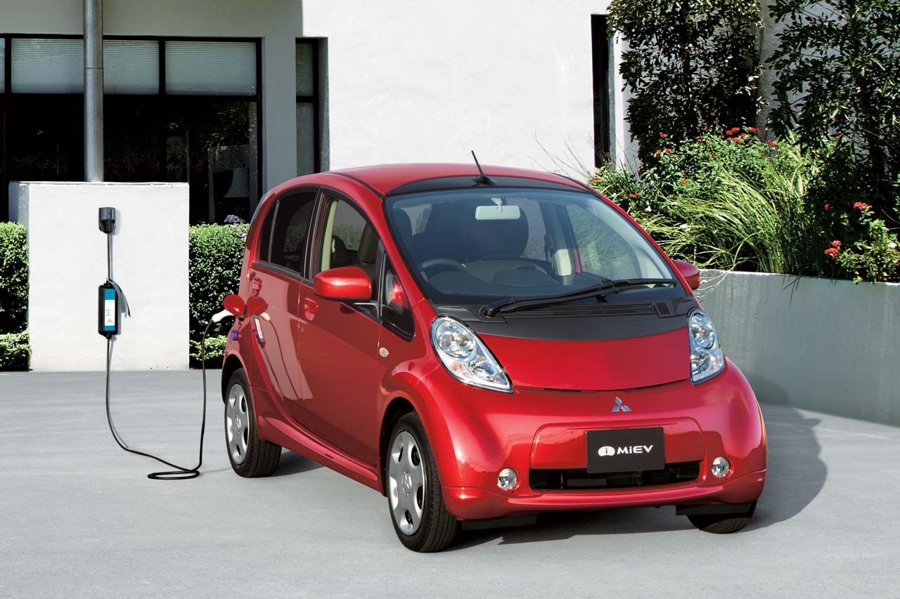 ミツビシi-MiEV（アイ-ミーブ）レッドメタリック