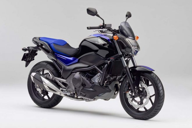 NC750S Dual Clutch Transmission グラファイトブラック(ツートーン)