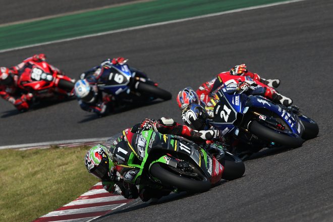 JSB1000第2戦鈴鹿レース1でのバトル