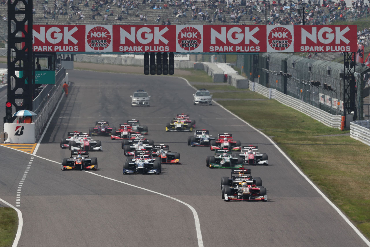 全日本スーパーフォーミュラ選手権第1戦鈴鹿 決勝スタート