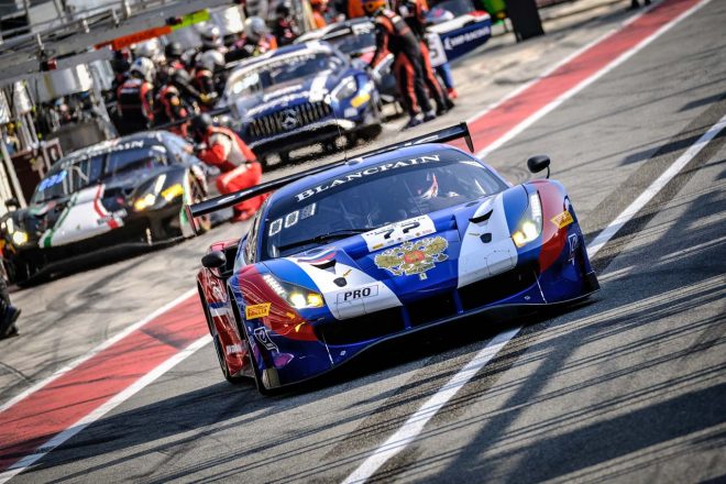 ポールポジションを獲得したSMPレーシングの72号車フェラーリ488 GT3