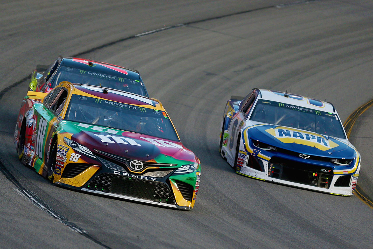 カイル・ブッシュは得意のリッチモンドで通算5勝目を挙げ、現役最多記録を打ち立てた