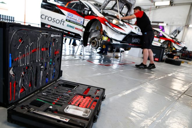 ラリー・アルゼンティーナのサービスパークで整備されるトヨタ・ヤリスWRC