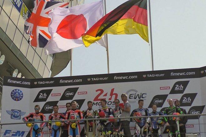 表彰台の真ん中には日の丸の旗が掲げられた