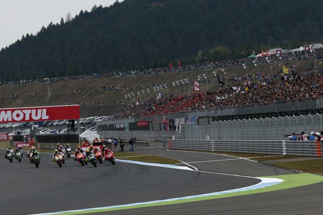 1コーナーからみたビクトリースタンド