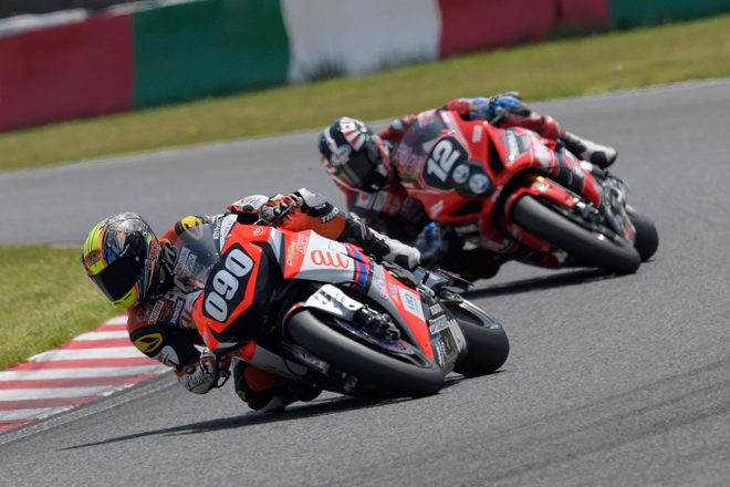 秋吉はヨシムラ津田とバトルを繰り広げた