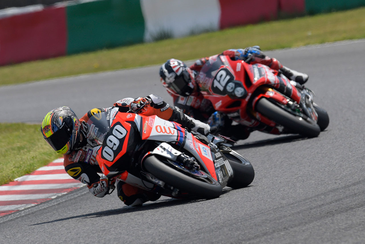 秋吉はヨシムラ津田とバトルを繰り広げた