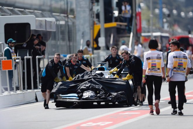 2019年F1第4戦アゼルバイジャンGP　FP1でマンホールにぶつかりマシンが破損してしまったジョージ・ラッセル（ウイリアムズ）