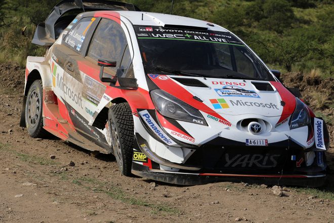 競技2日目に右フロントサスペンションを破損し、リタイアしたヤリ-マティ・ラトバラ（トヨタ・ヤリスWRC）