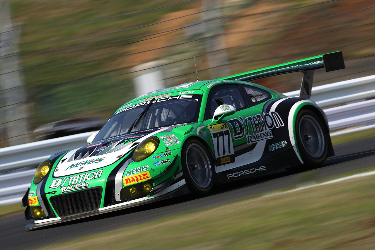 第2戦総合優勝の777号車D’station Porsche（星野敏／荒聖治／近藤翼組）