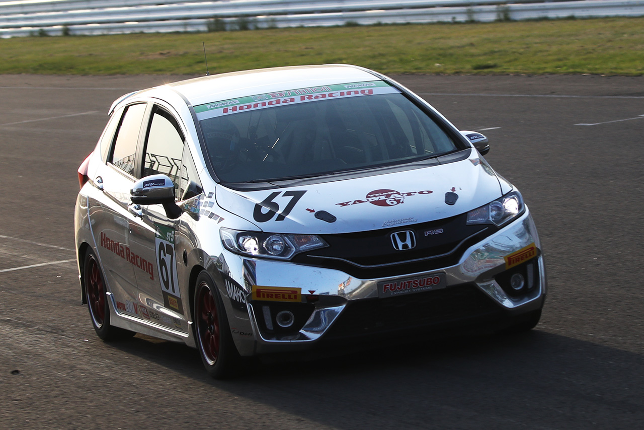 67号車YAMATO FIT（安井亮平／池田歩）