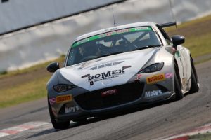 ST-5クラスポイントリーダーのチーム221ロードスター