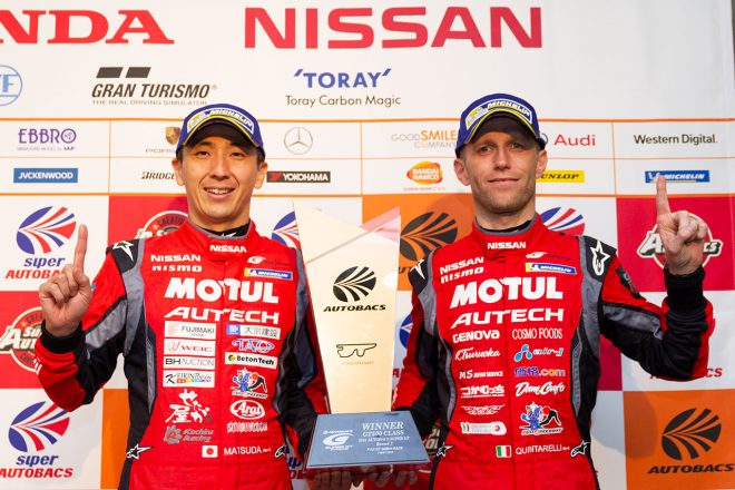 スーパーGT第2戦富士を制したMOTUL AUTECH GT-Rの松田次生とロニー・クインタレッリ