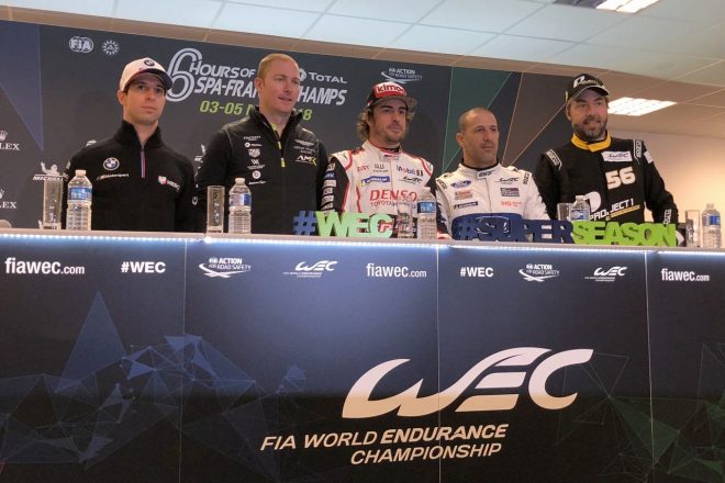 レースウイーク初日から多くのメディア、ファンの注目を浴びたトヨタのフェルナンド・アロンソ