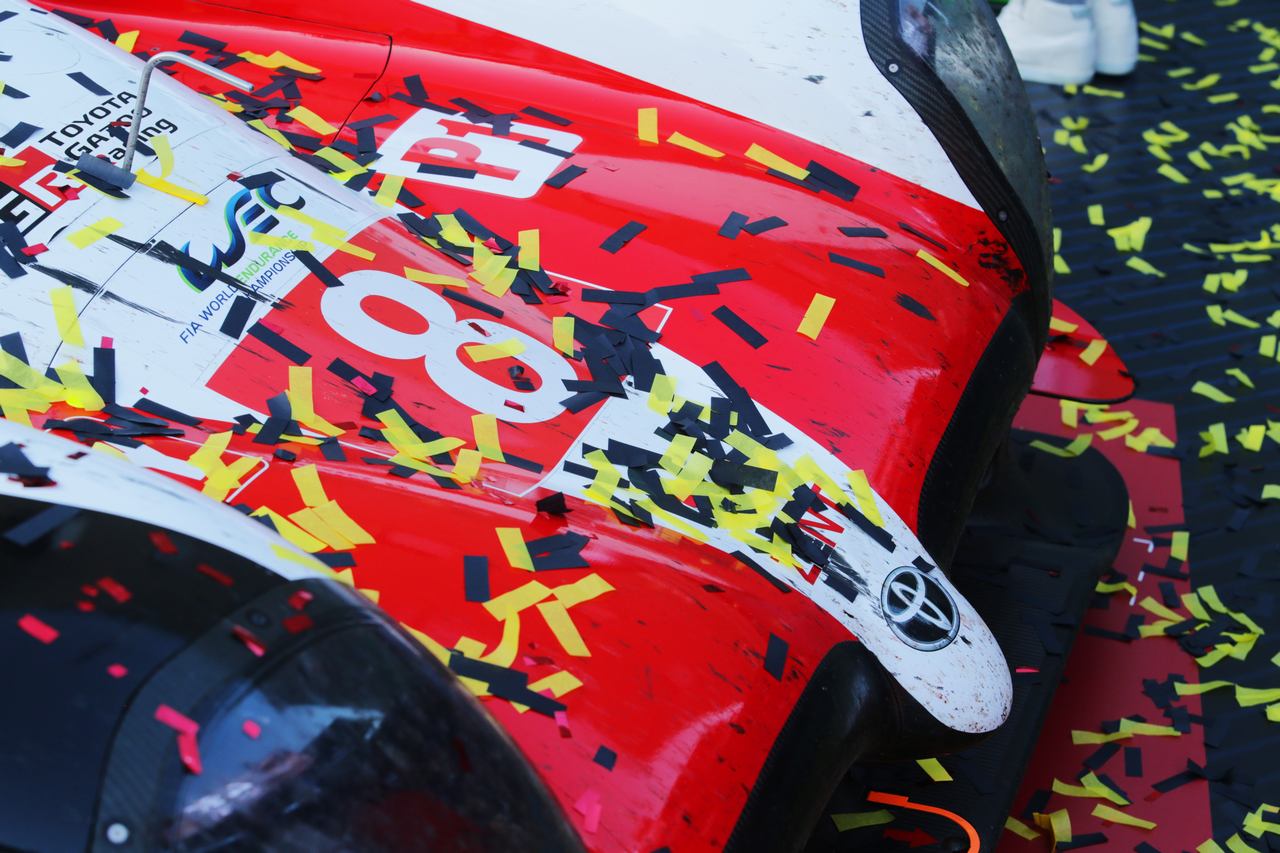 フェルナンド・アロンソがチェッカーまで導いた8号車トヨタTS050ハイブリッド