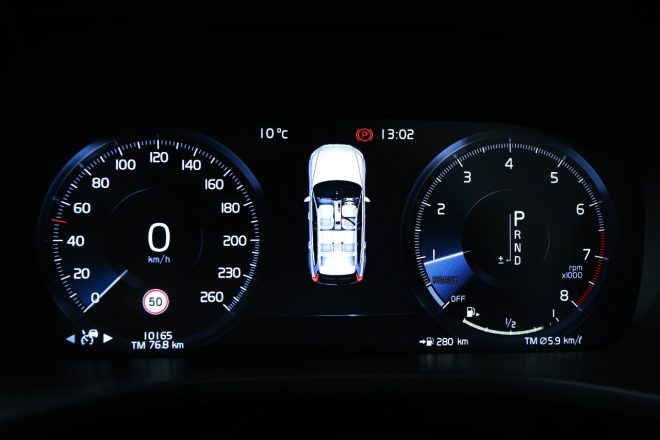 12 3インチ液晶ディスプレイのメーターパネル 17 18イヤーカー ボルボxc60の受賞理由に偽りなし 市販車試乗レポートの画像 写真 15 Autosport Web